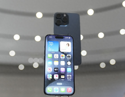 乌烈镇Apple维修站分享买iPhone15还是华为Mate60 